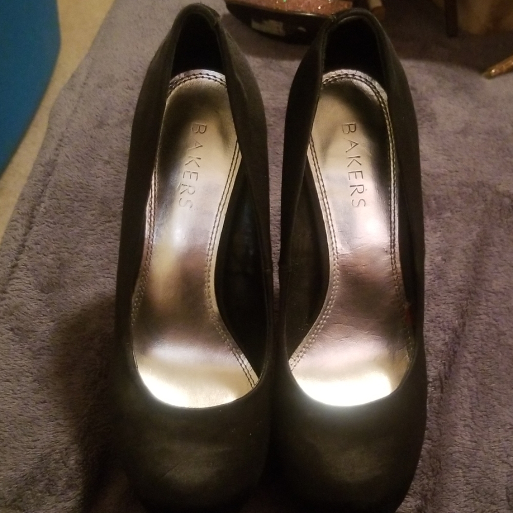 Shoes - Picture 2 of 3